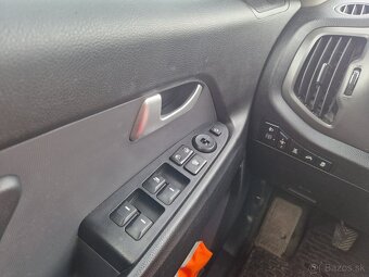 Kia Sportage 2.0 crdi 4x4 - 12
