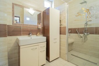 Čiastočne zrekonštruovaný dom vo výbornej lokalite s garážou - 12