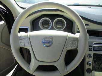 VOLVO XC70 D5 151kw AWD Momentum Kinetic 07/2010 - 12
