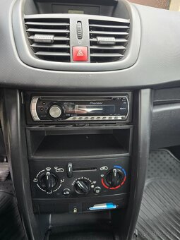 Predám Peugeot 207 1.4 benzín 150tis km - 12