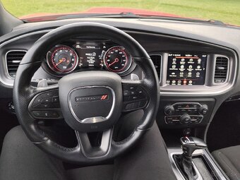 Dodge charger 5.7hemi 276kw rok vyroby 2020 - 12