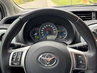 Toyota yaris hybrid - 12