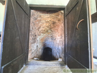 Poschodová chatka s vinohradom v malebnej dedinke Modrany - 12