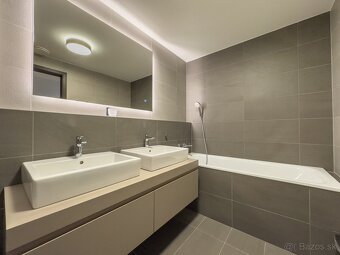 Prenájom 3 izbového bytu SKY PARK 81 m2, 2x parking - 12