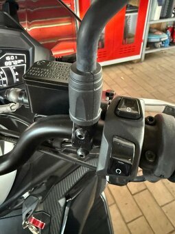 Aprilia SR-GT 125 - 12