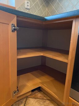 Moderná kuchynská linka so spotrebičmi - 12