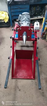 Štiepačka dreva. - 12