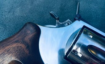 Revolver Smith&Wesson .44 Magnum - 12