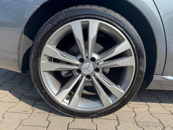 Mercedes-Benz E trieda Sedan 200 A/T - 12