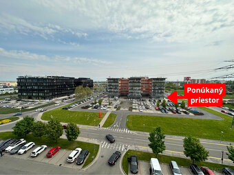 Prenájom prízemného obchodného priestoru 82 m² vo frekventov - 12