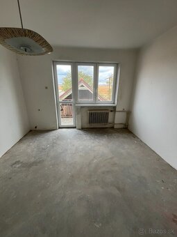 Rodinný dom s veľkým pozemkom na hlavnej ulici - Bešeňov - 12