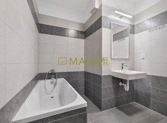 Ponúkame na predaj 2- izbový byt na Kresánkovej ulici - 12