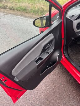 Toyota Yaris Hybrid - 12