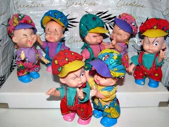 Retro zberateľské malé škeriaci sa bábiky,partia nezbedníkov - 12