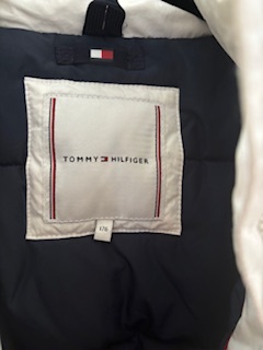Zimna bunda Tommy Hilfiger s kapucnou - 12