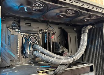 Ryzen 9 9950X3D\96GB\RTX 4070Ti\SSD\1000W Zdroj - 12