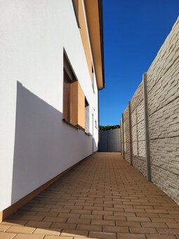 Jedinečný 3 izbový byt s vlastnou záhradou v rodinnom dome - 12