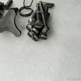 MANET 90 ŠROUBY MOTORU ORIGINÁL - 12