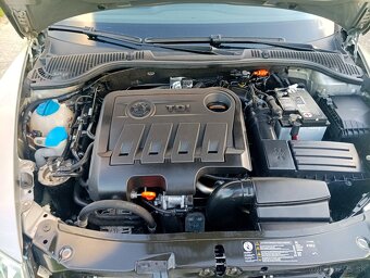 ŠKODA OCTAVIA COMBI II 2.0 TDI CR XENON MODEL 2012 - 12