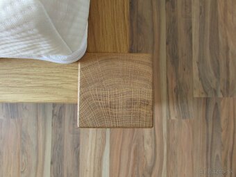 Luxusná dubová postel Klára + zdarma 2 masívne stolíky - 12