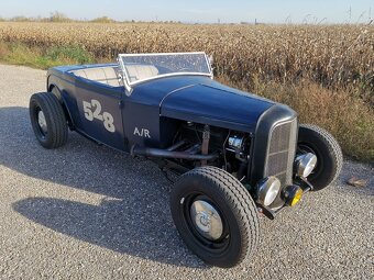 1932 Ford Roadster Hot Rod - 12