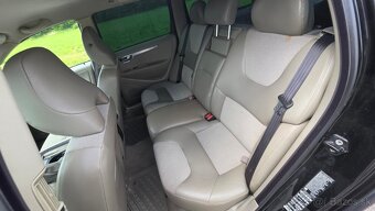 Volvo XC70 2.4 D5 AWD - 12