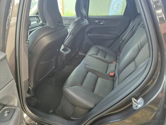 Volvo XC60 2.0 B5 mHEV Ultimate Black Edition AWD A/T - 12