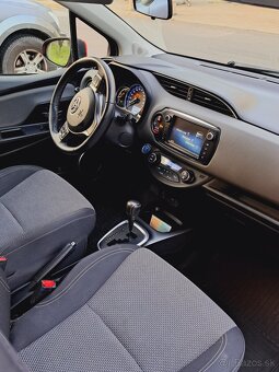 Toyota Yaris HYBRID Automat - 12