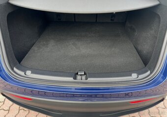 Tesla Model Y Long Range AWD 4x4 / V záruke - 12