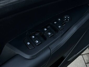 Kia Sportage 1.6, 2022, 1.maj., 24000km v záruke, GOLD - 12