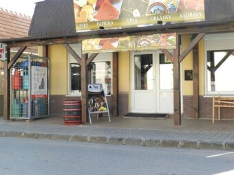 Penzión so samostatným obchodným priestorom vo Veľkom Mederi - 12