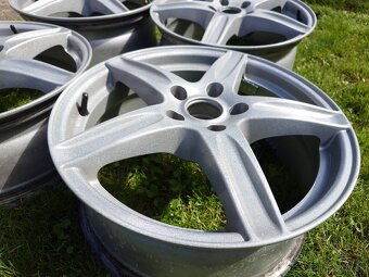 Disky Dezent 7J R17 5x112 ET40 H2 - 12