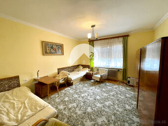 Reality KOMPLEX s.r.o. Vám ponúka priestranný rodinný dom s - 12