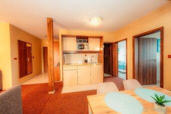 Podkrovný 3-izbový apartmán s výhľadom na Lomnický štít - 12