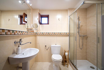 Pekný dvojpodlažný RD v Modranke so samostatnou bytovou jedn - 12