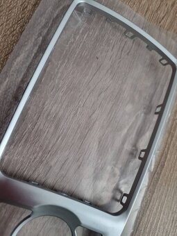 RAMIK NA STREDOVY PANEL AUDI Q7 AUDI A6 C6 - 12