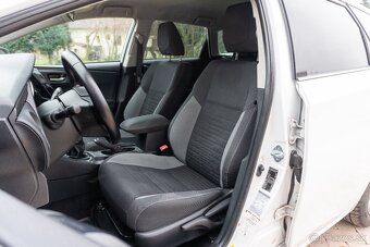 Toyota Auris Touring Sports 1.6 benzín - 12