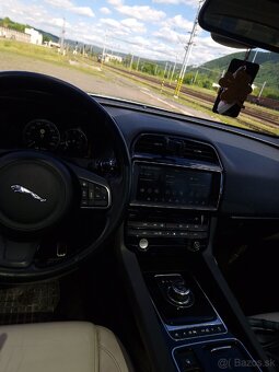 Jaguar F-pace - 12