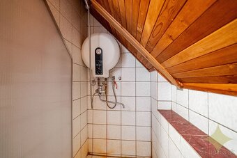 REZERVOVANÉ - Na predaj očarujúca  rekonštruovaná  chata v B - 12