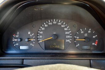 Mercedes-Benz E-Class W210 200 CDI - 12