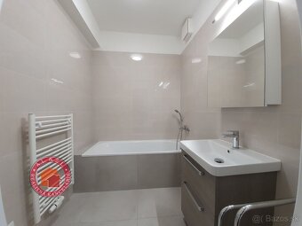 Krásny 2 izbový BYT V SENCI - CENTRUM NA NÁMESTÍ - 12