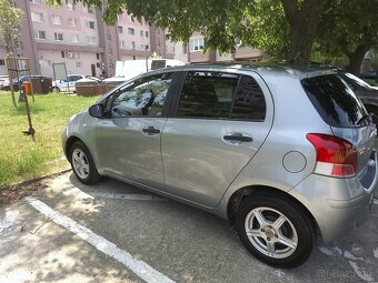 Yaris - 12