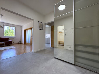 Novozrekonštruovaný, priestranný byt so šatníkom - Hájik - 12