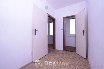 Ponúkame na predaj 3,5 izbový byt s loggiou - 12