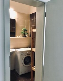 Pokojné bývanie pri lese a jazere – 1-izbový apartmán v Rezi - 12