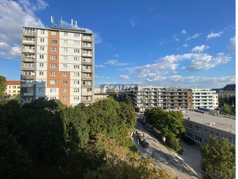 PEKNÝ 2-IZBOVÝ BYT V CENTRE MESTA, KOMPLETNÁ REKONŠTRUKCIA - 12