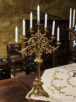 Párové neogotické mosadzné svietniky z 19. storočia - výška - 12