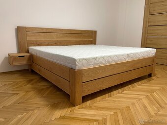 Dubová posteľ z masívu - úložný priestor, nočné stolíky - 12