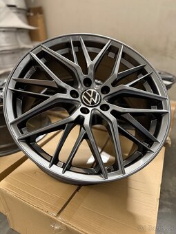 Nepoužité hliníkové disky 5x112 R19 - Audi, VW, Škoda, Seat - 12