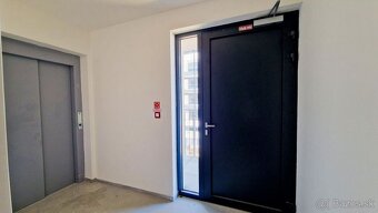 Predaj novostavba 2 izbový byt s balkónom  61 m2 + parkovaci - 12